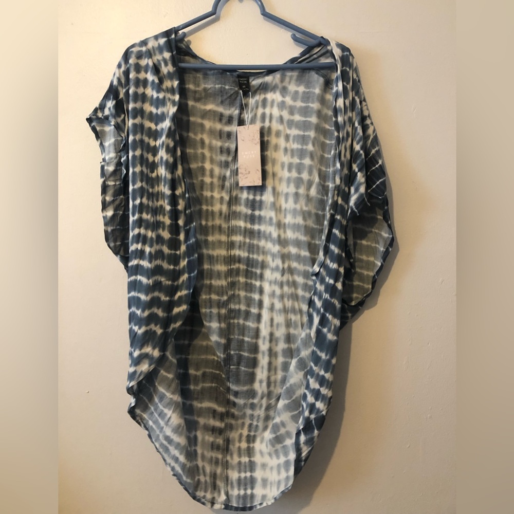 Emery Rose blue & white kimono